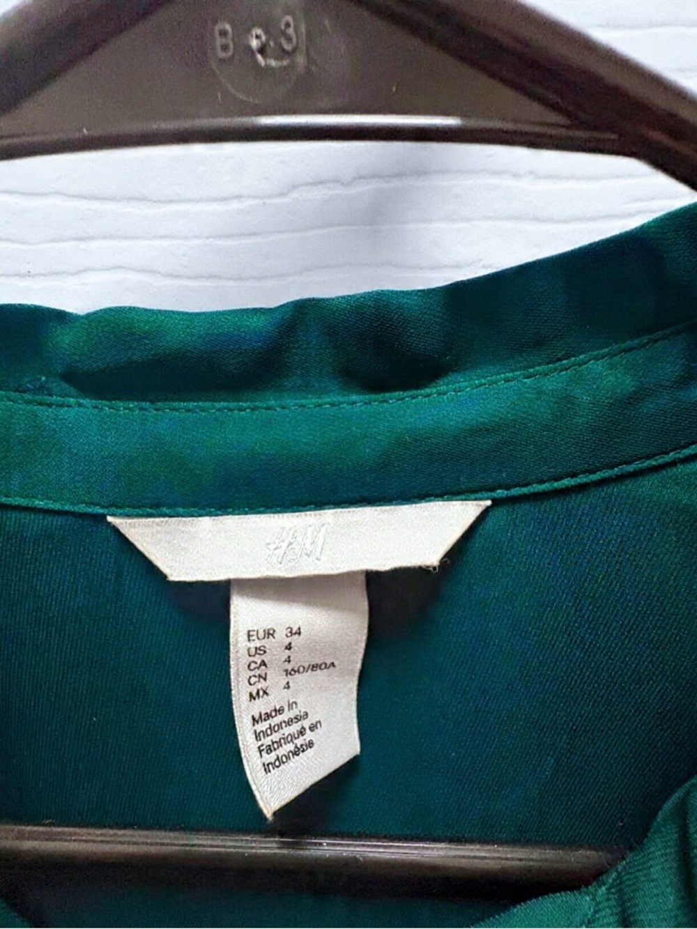 Women’s H&M Deep Emerald Green Satin Button-Front Shirt - Picture 3 of 3